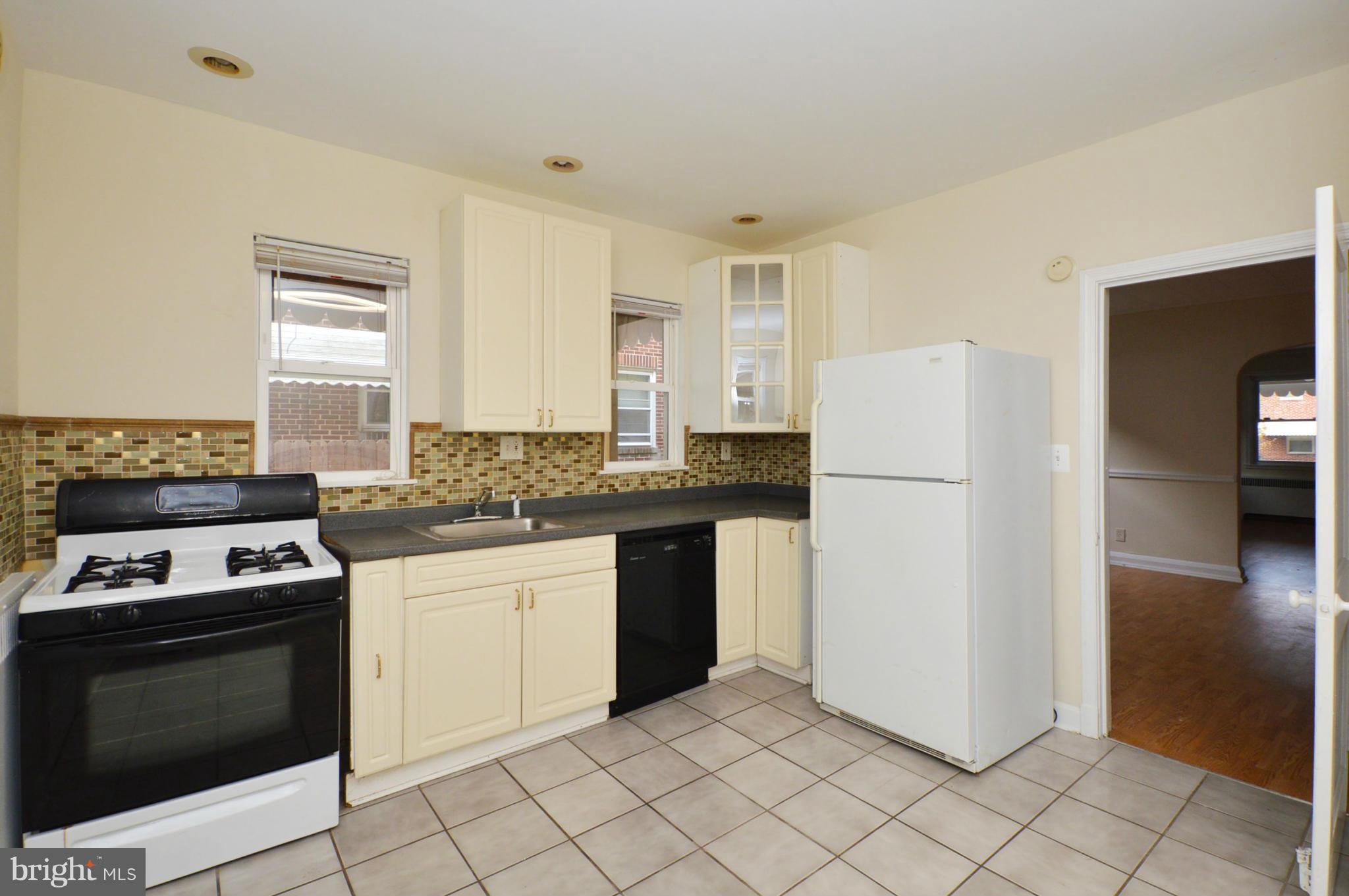 4611 Harcourt Road Baltimore, MD 21214 - Photo 9 of 30 Kitchen