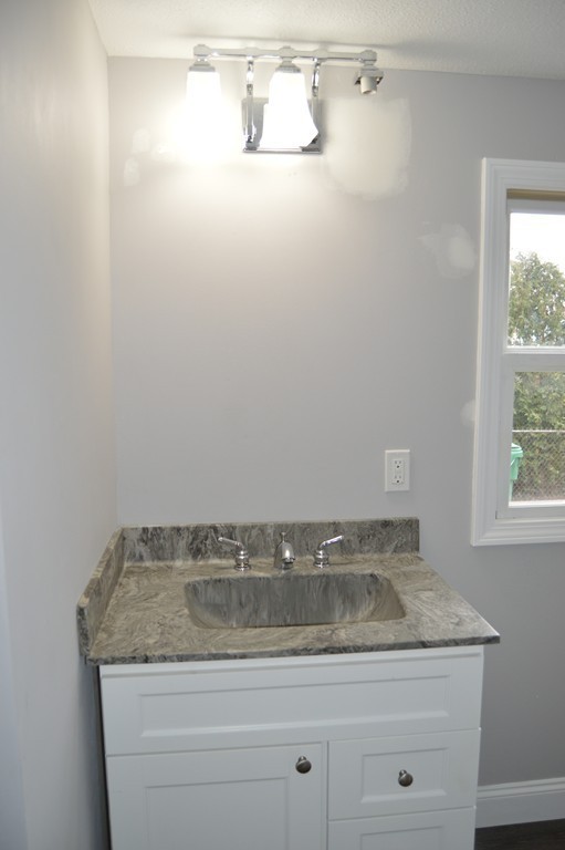 40 Fuller Street Chicopee, MA 01020 - Photo 18 of 26