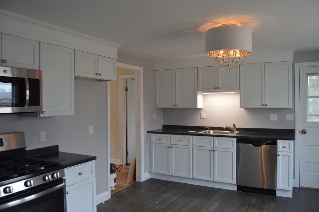 40 Fuller Street Chicopee, MA 01020 - Photo 7 of 26