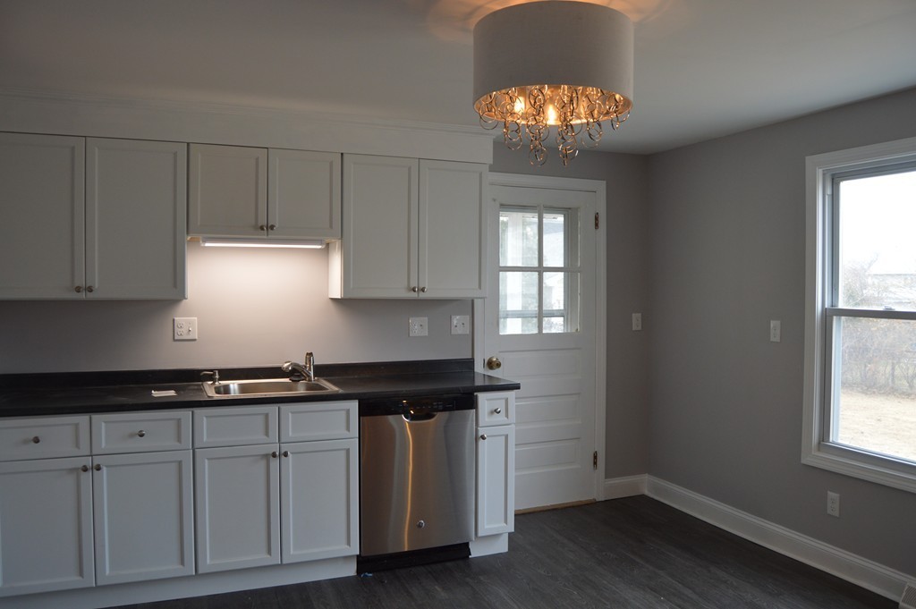 40 Fuller Street Chicopee, MA 01020 - Photo 9 of 26