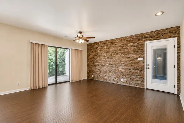 $1,350 | 8642 Fredericksburg Road, Unit 303, San Antonio, TX 78240
