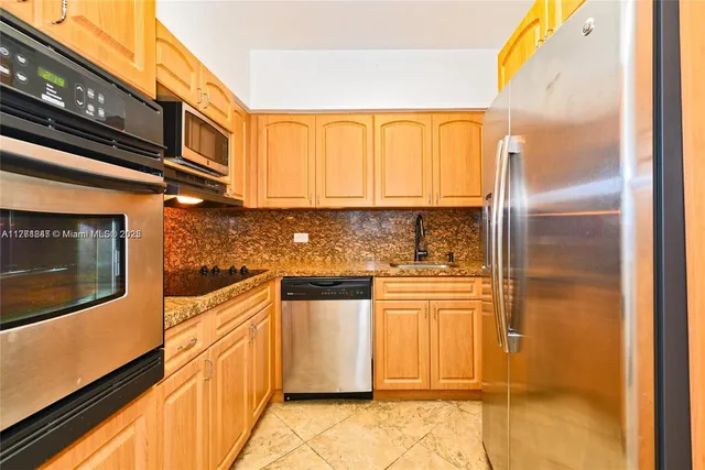 $2,850 | 7441 Wayne Avenue, Unit 4C, Miami Beach, FL 33141