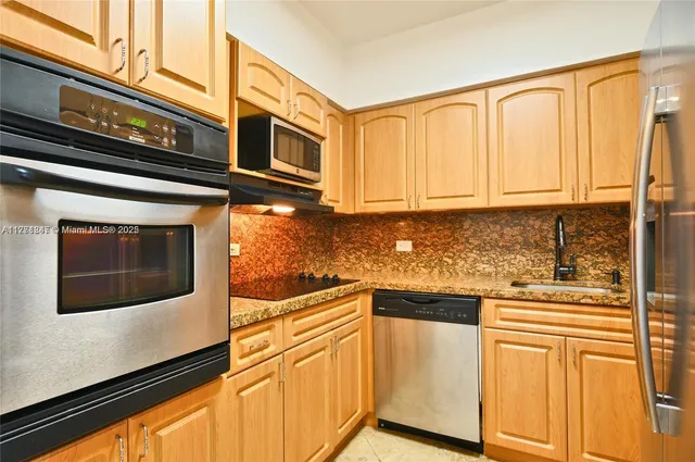 $2,850 | 7441 Wayne Avenue, Unit 4C, Miami Beach, FL 33141