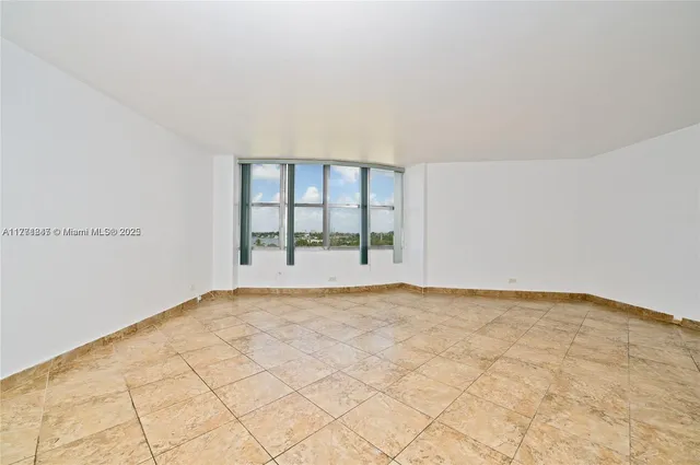 $2,850 | 7441 Wayne Avenue, Unit 4C, Miami Beach, FL 33141