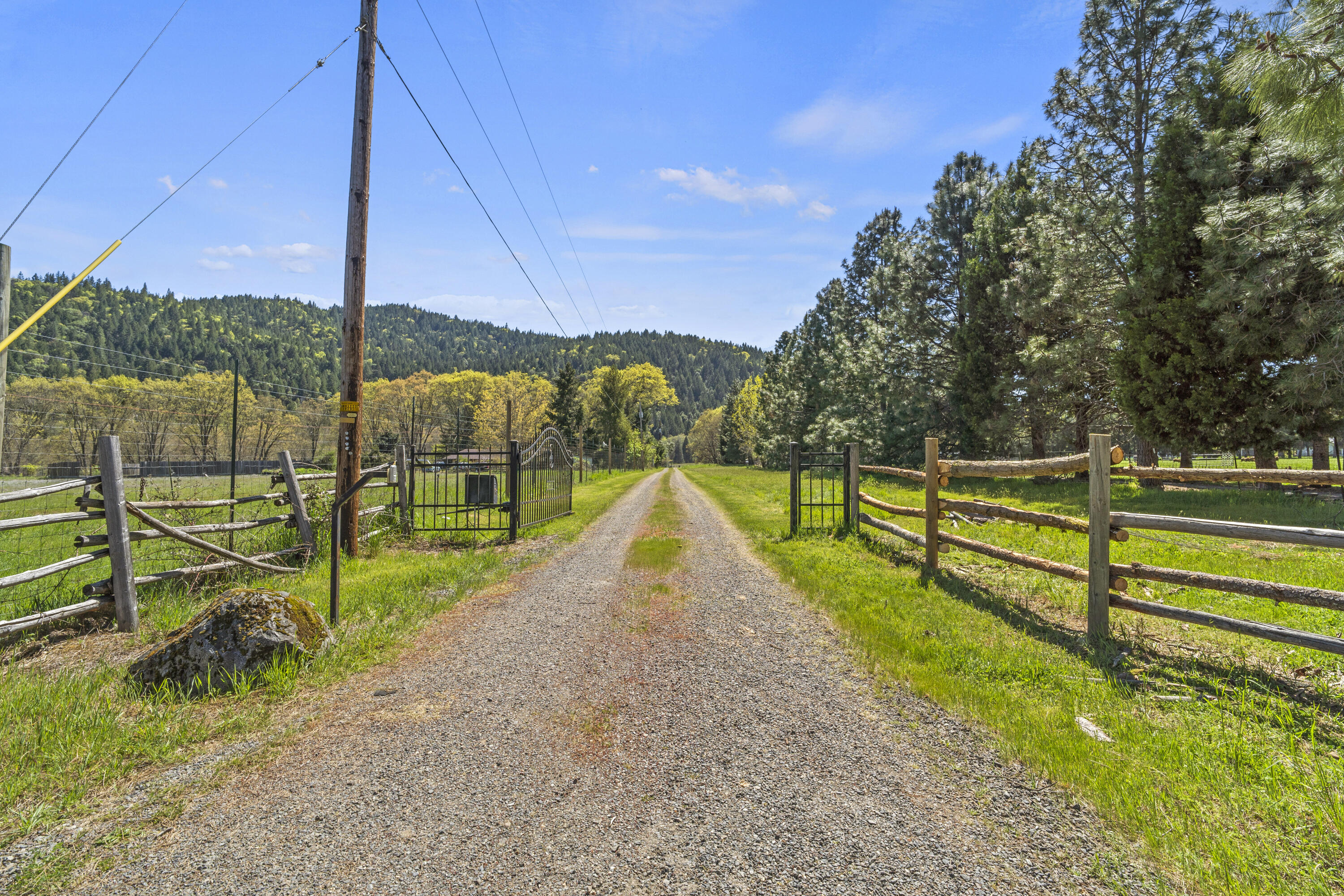 2800 Cedar Flat Road Williams, OR 97544 - Photo 3 of 48 Private Drive
