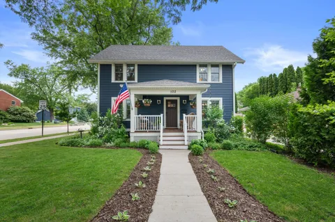 $699,900 | 102 Woodland Lane, Oconomowoc, WI 53066