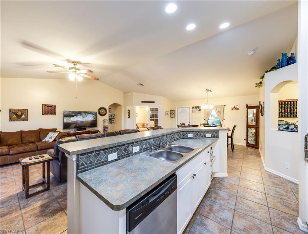 828 Rocaille Avenue Fort Myers, FL 33913 - Photo 10 of 31