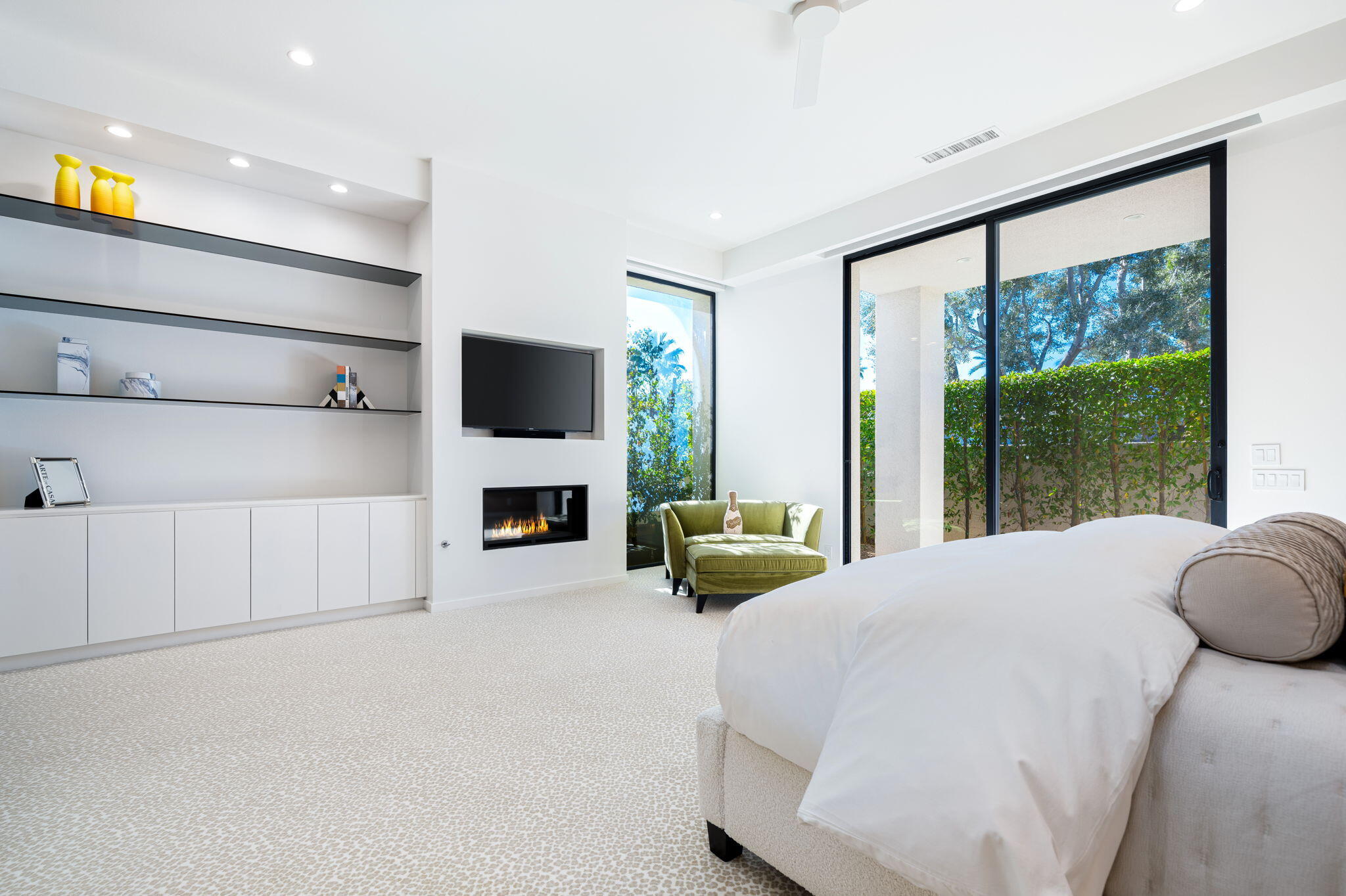 6 Sun Ridge Circle Rancho Mirage, CA 92270 - Photo 34 of 56 a bed room with a bed and a large window