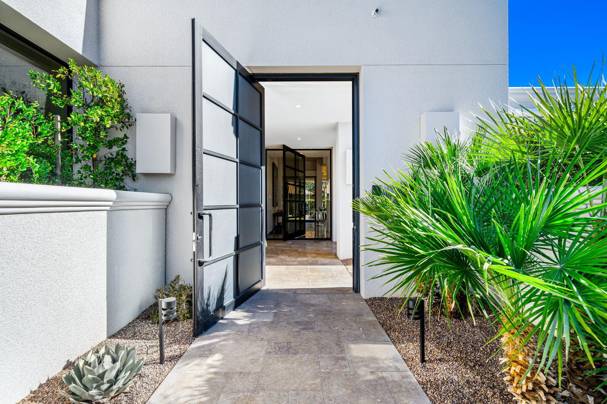 6 Sun Ridge Circle Rancho Mirage, CA 92270 - Photo 8 of 56 a view of a back yard of the house