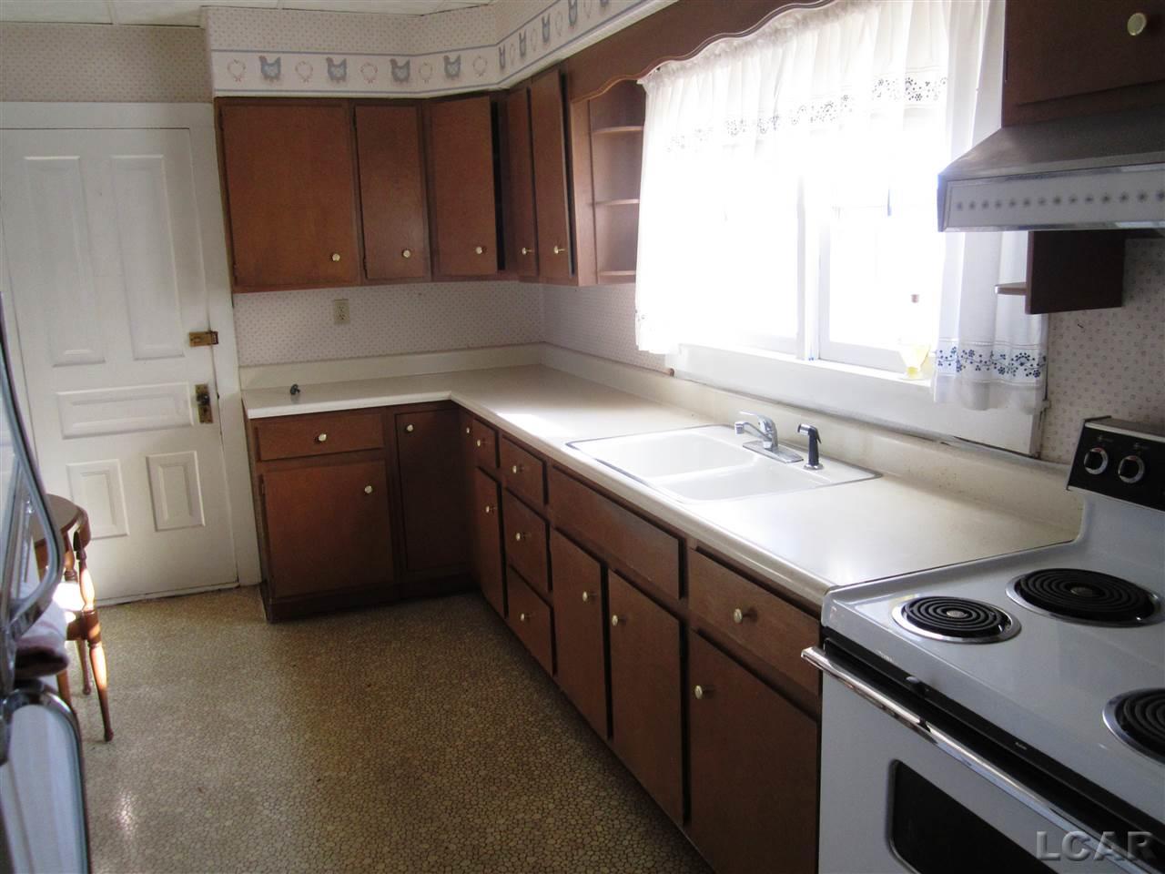 11791 Beecher Road Hudson, MI 49247 - Photo 6 of 15 Kitchen