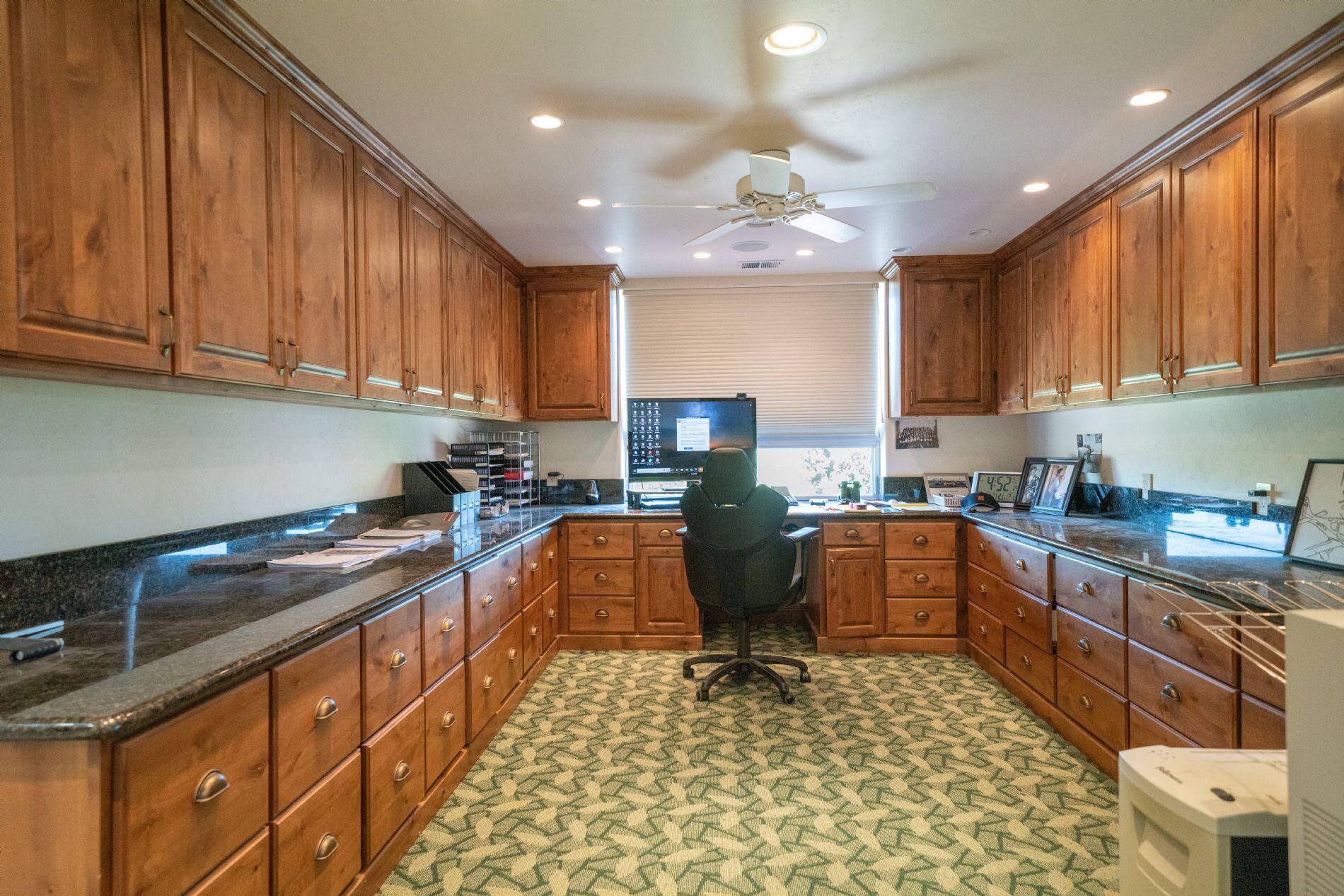 12990 Modoc Road White City, OR 97503 - Photo 40 of 60 A6492441-FDAD-4DB4-82FF-FDB92730F238