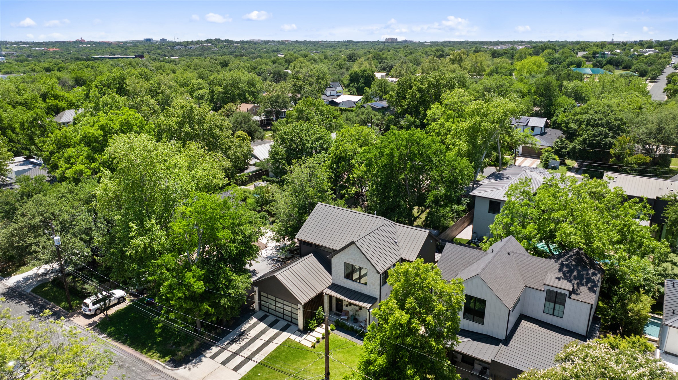2107 Peach Tree Street Austin, TX 78704 - Photo 39 of 40 Aerial view of a heavily wooded area