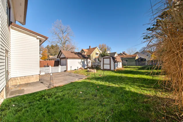 a view of a house with a backyard