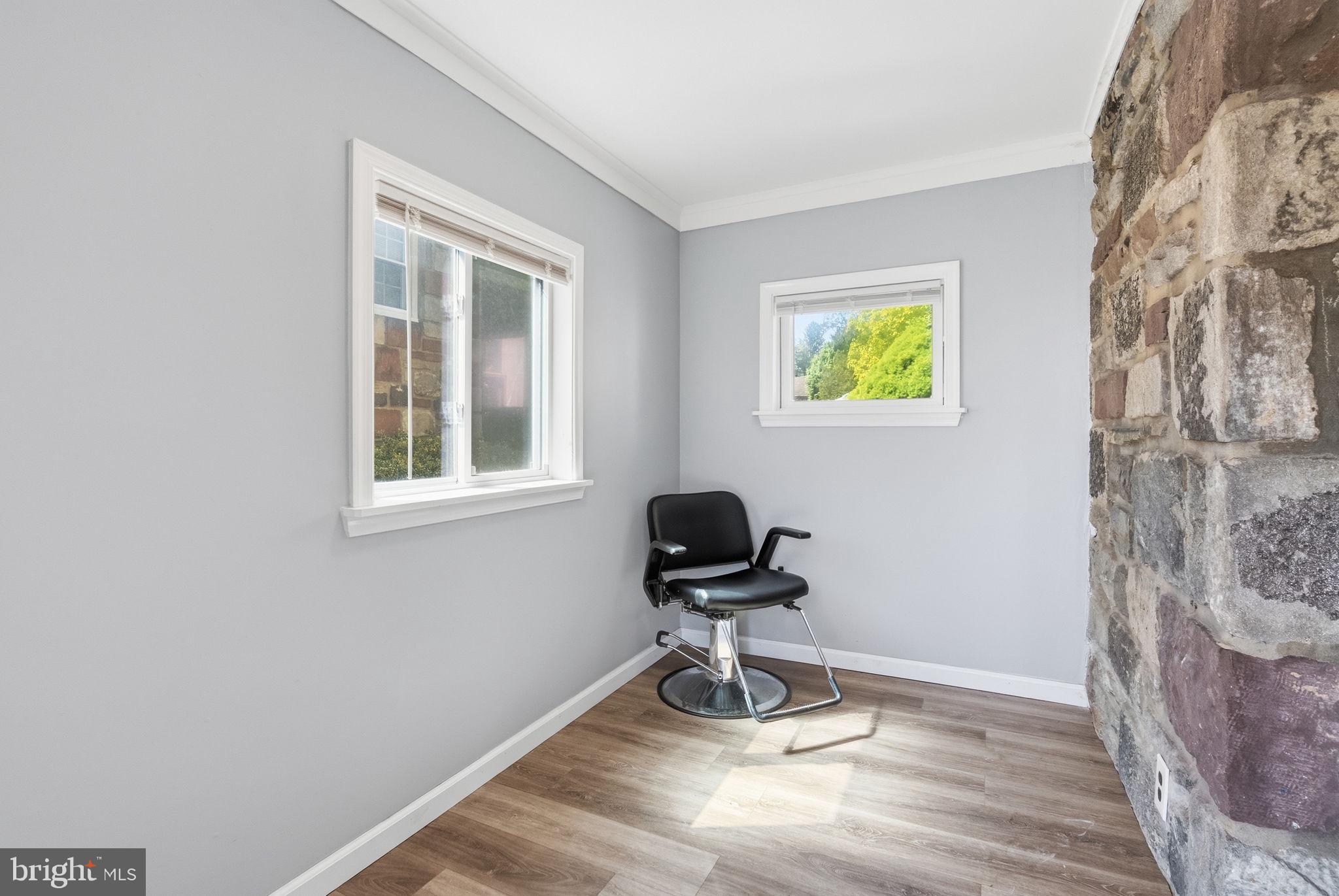525 Broadview Road Upper Darby, PA 19082 - Photo 22 of 43 Mudroom/ Porch