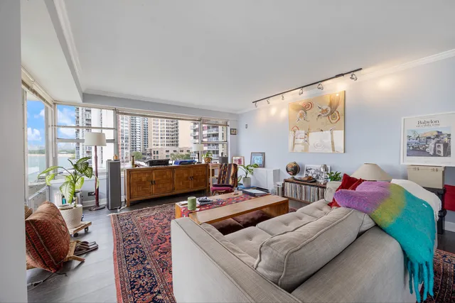 $2,600 | 6157 North Sheridan Road, Unit 5G, Chicago, IL 60660