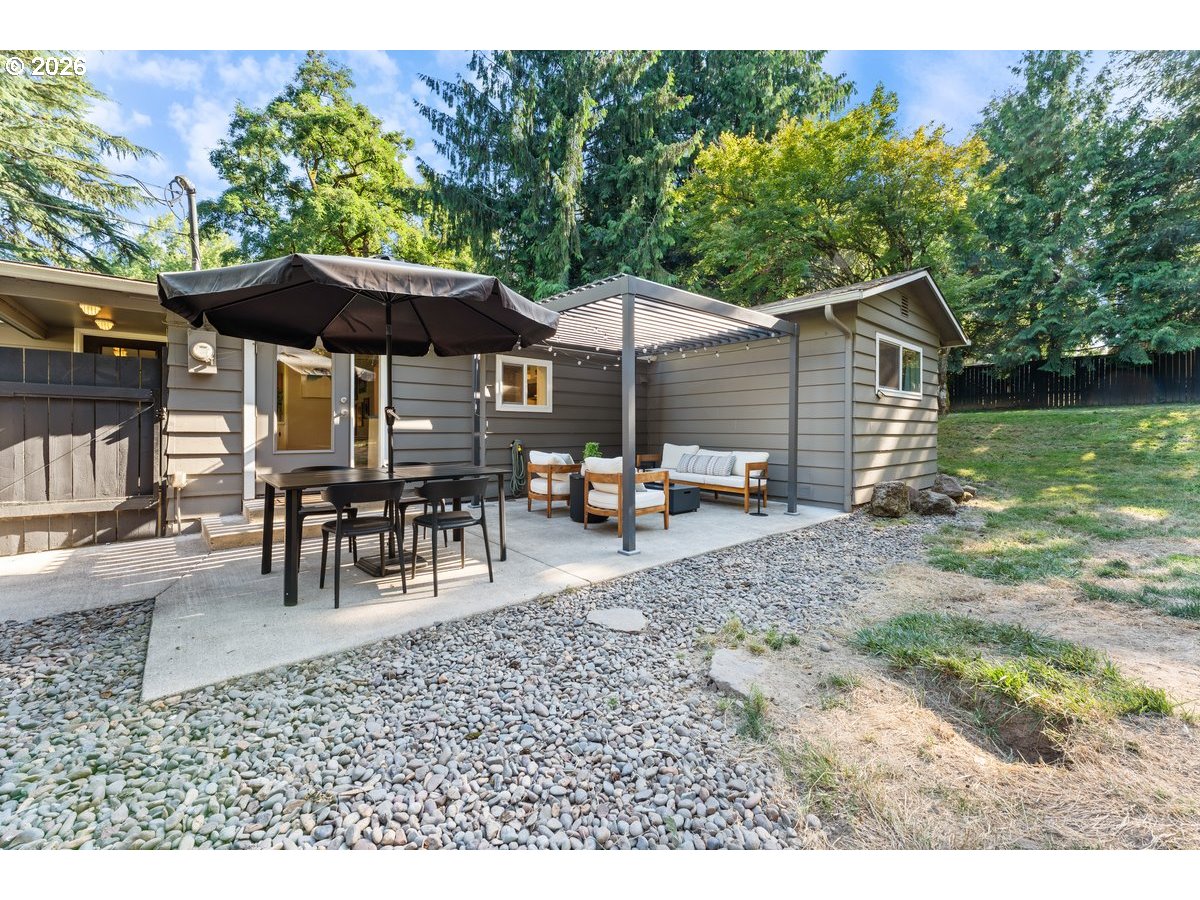 9101 Southwest 23rd Drive Portland, OR 97219 - Photo 33 of 48 Backyard