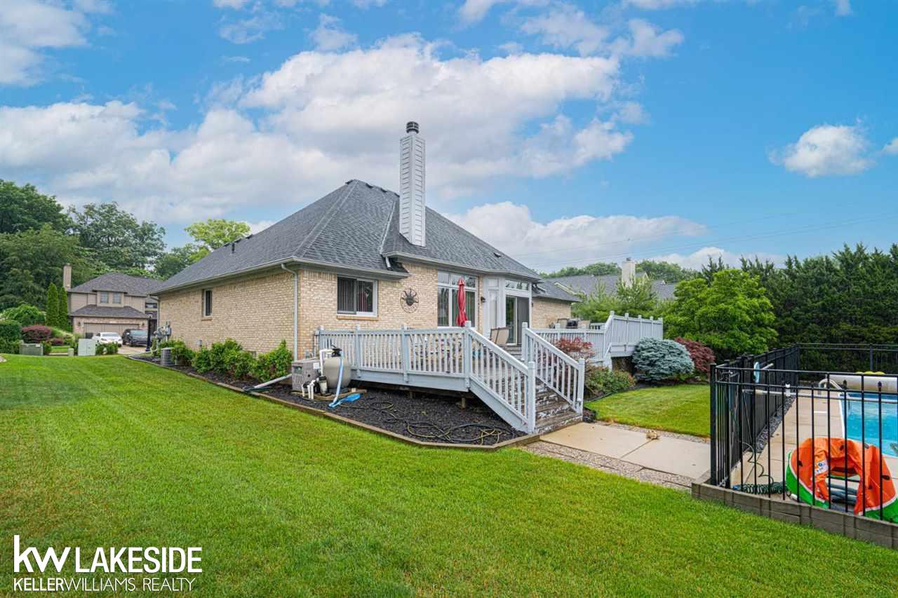 534 Slumber Lane Rochester, MI 48307 - Photo 26 of 36 GREAT BIG YARD PRIVACY