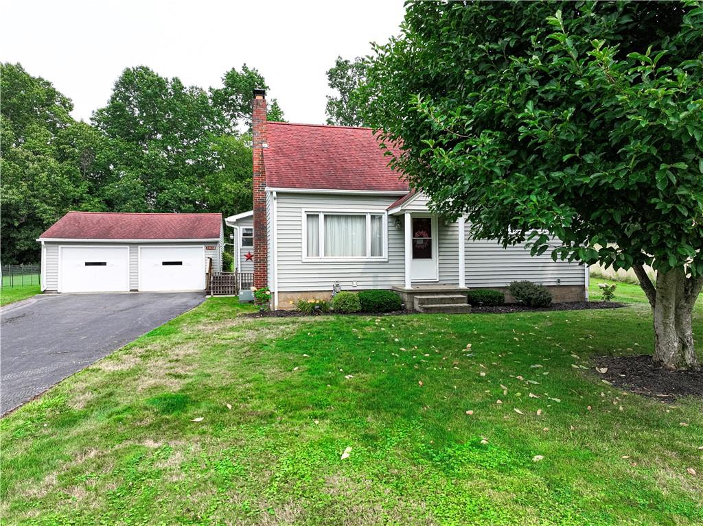 2433 Ridgewood Court New Castle, PA 16101 - Photo 2 of 38 A Cape Cod home with great location in Shenango