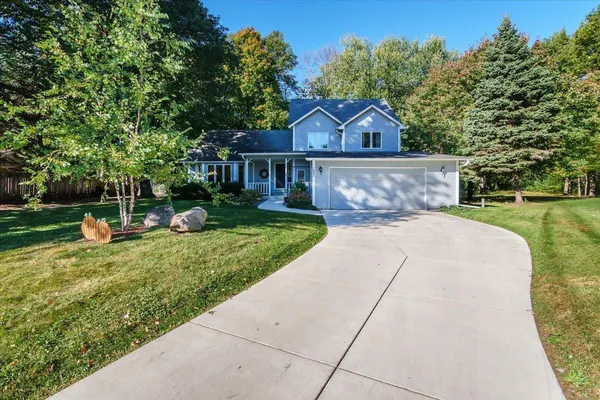 $549,900 | 1045 Crest Ridge Court, Mound, MN 55364
