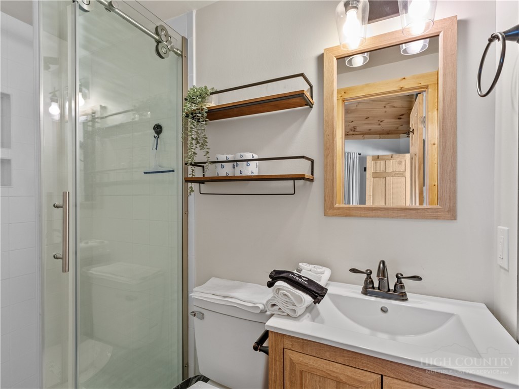 630 Briarcliff Road Sugar Mountain, NC 28604 - Photo 18 of 28 a bathroom with a sink and mirror