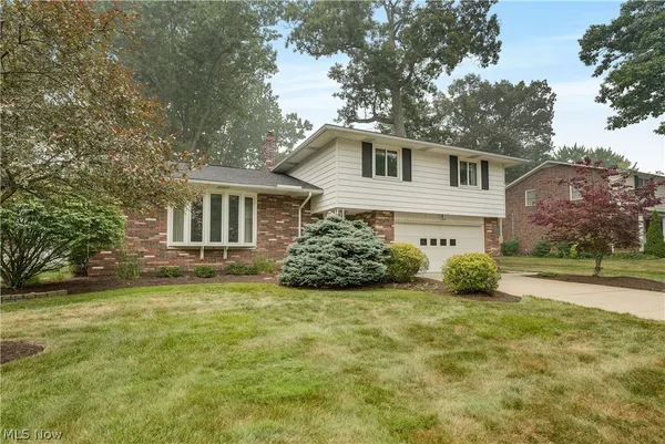 $347,500 | 4880 Maple Hill Drive, Seven Hills, OH 44131