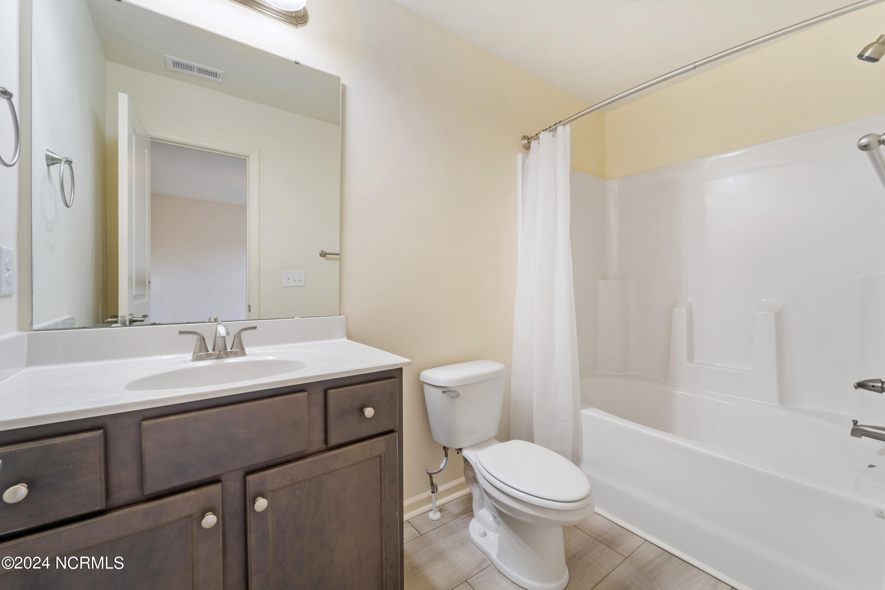 459 Sullivan Loop Road Midway Park, NC 28544 - Photo 15 of 27 Bathroom 2