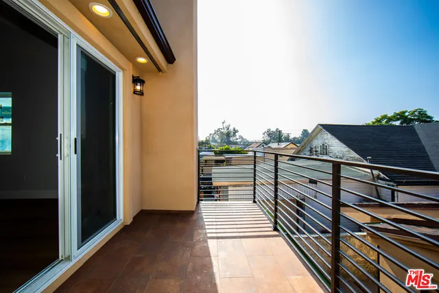 $3,850 | 2210 South Harcourt Avenue, Los Angeles, CA 90016