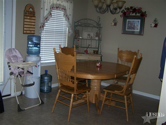 1227 Madison Street Decatur, IN 46733 - Photo 4 of 7