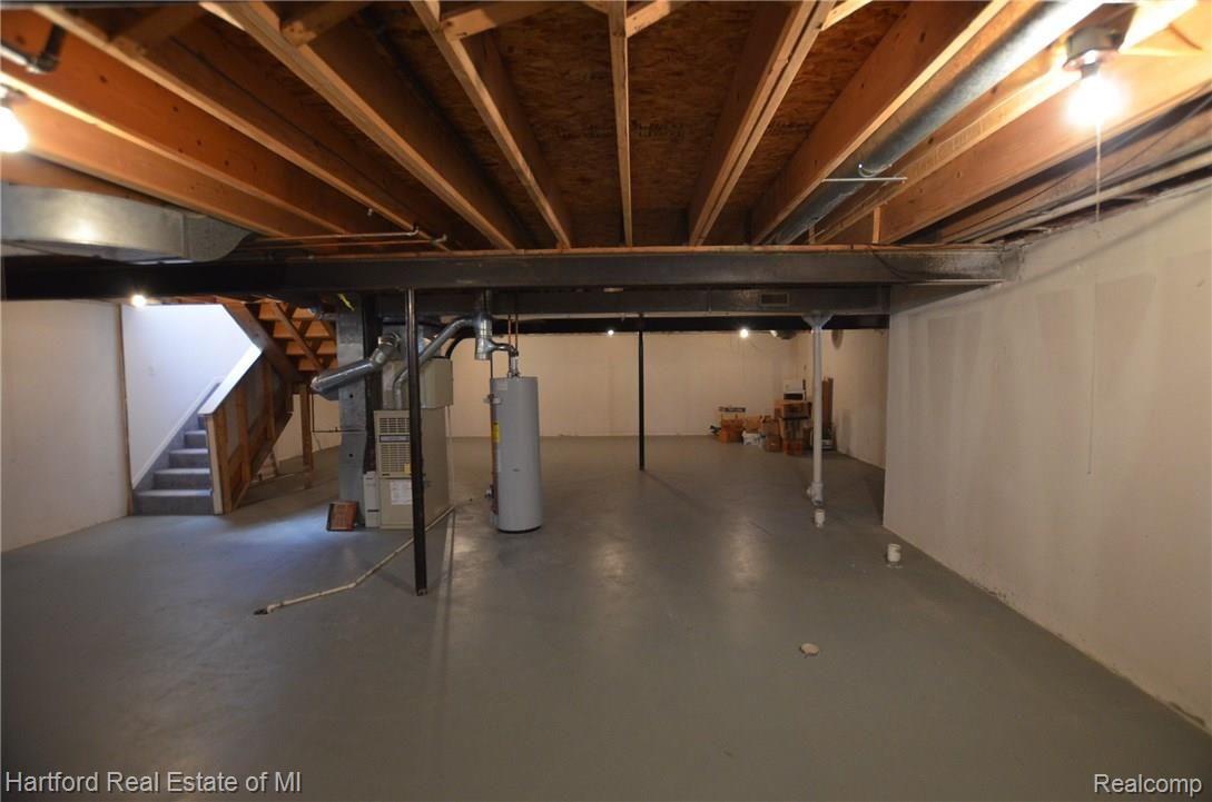23095 Farmington Road, Unit 5 Farmington, MI 48336 - Photo 9 of 9 DSC_0046.JPG