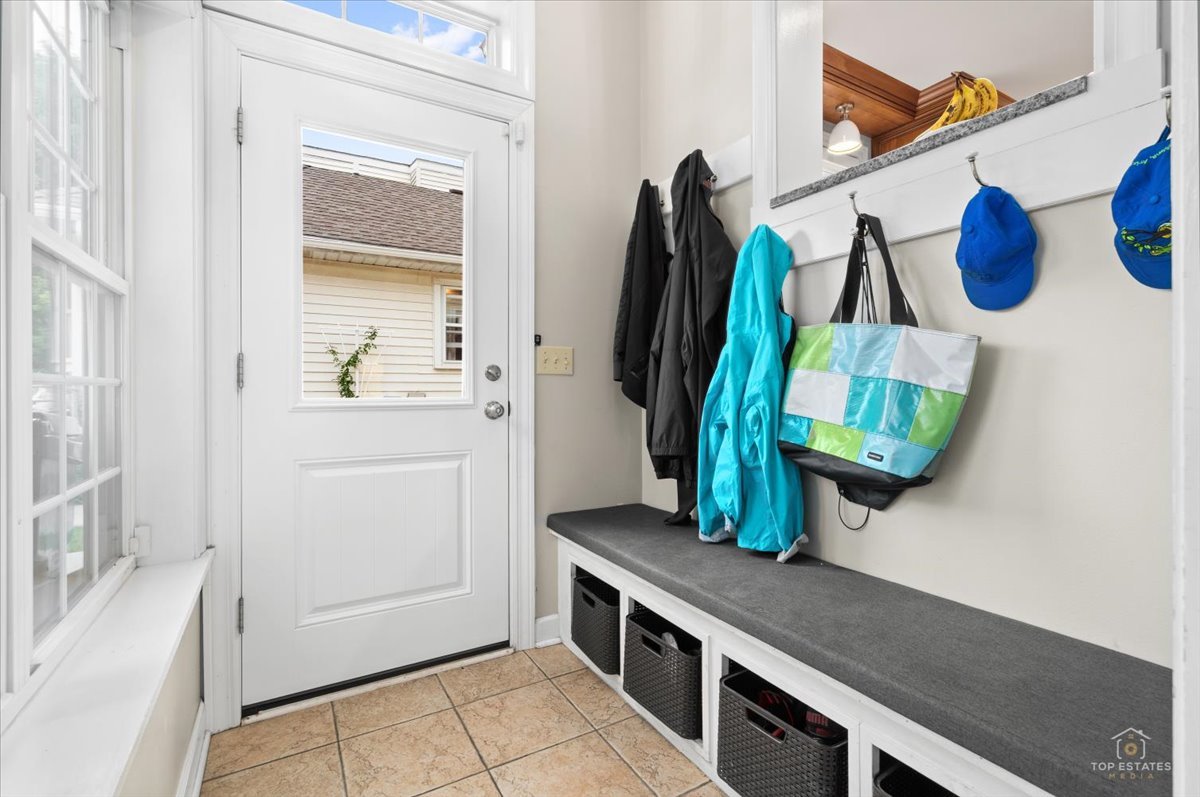 208 North Willow Road Elmhurst, IL 60126 - Photo 15 of 37 Gallery Image 15