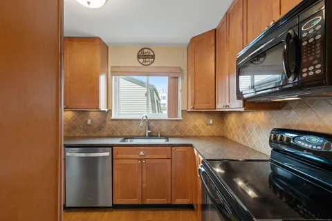 $470,000 | 37 Riverside Avenue, Unit D, Stamford, CT 06905