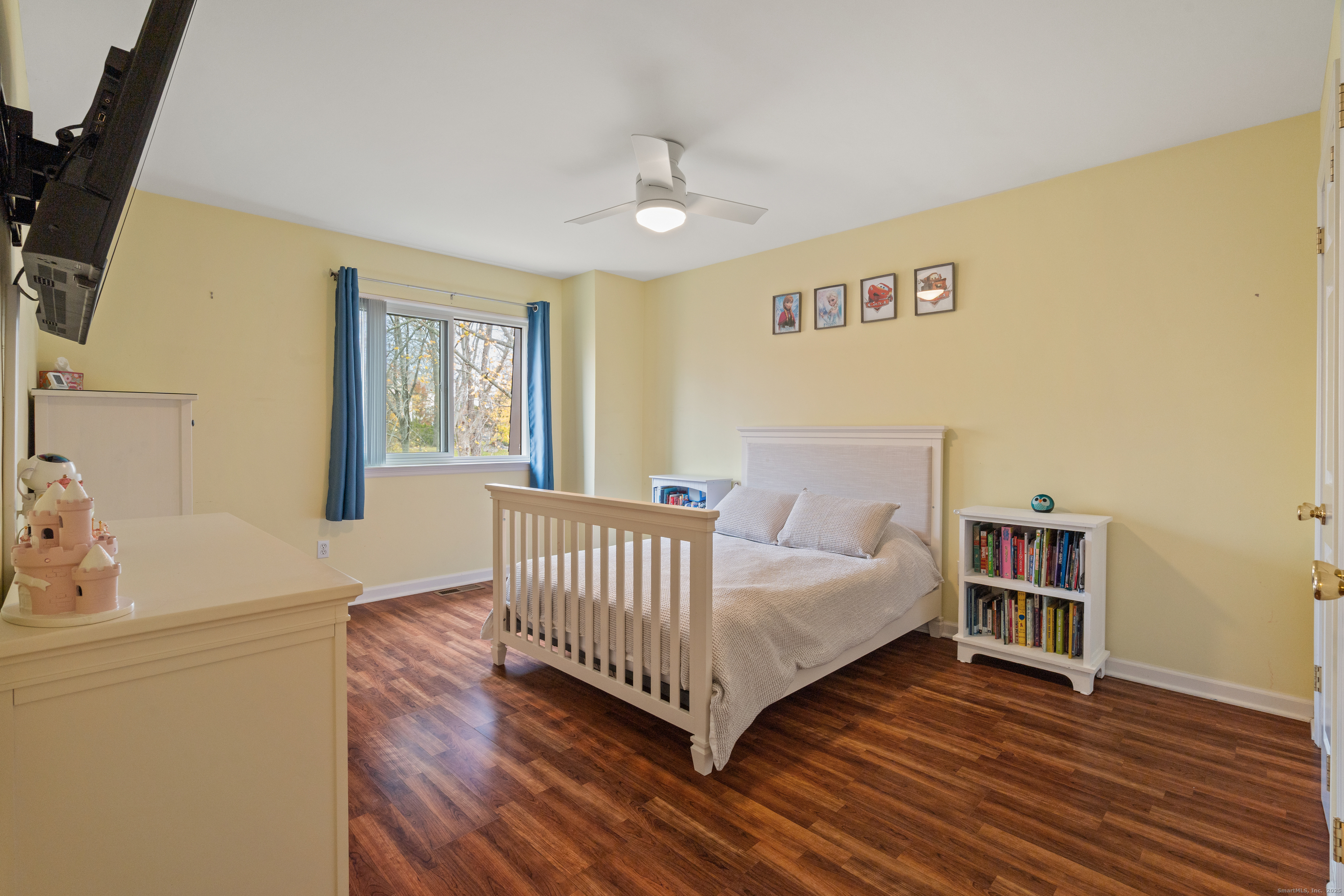 37 Riverside Avenue, Unit D Stamford, CT 06905 - Photo 18 of 29 a spacious bedroom with a bed and a window