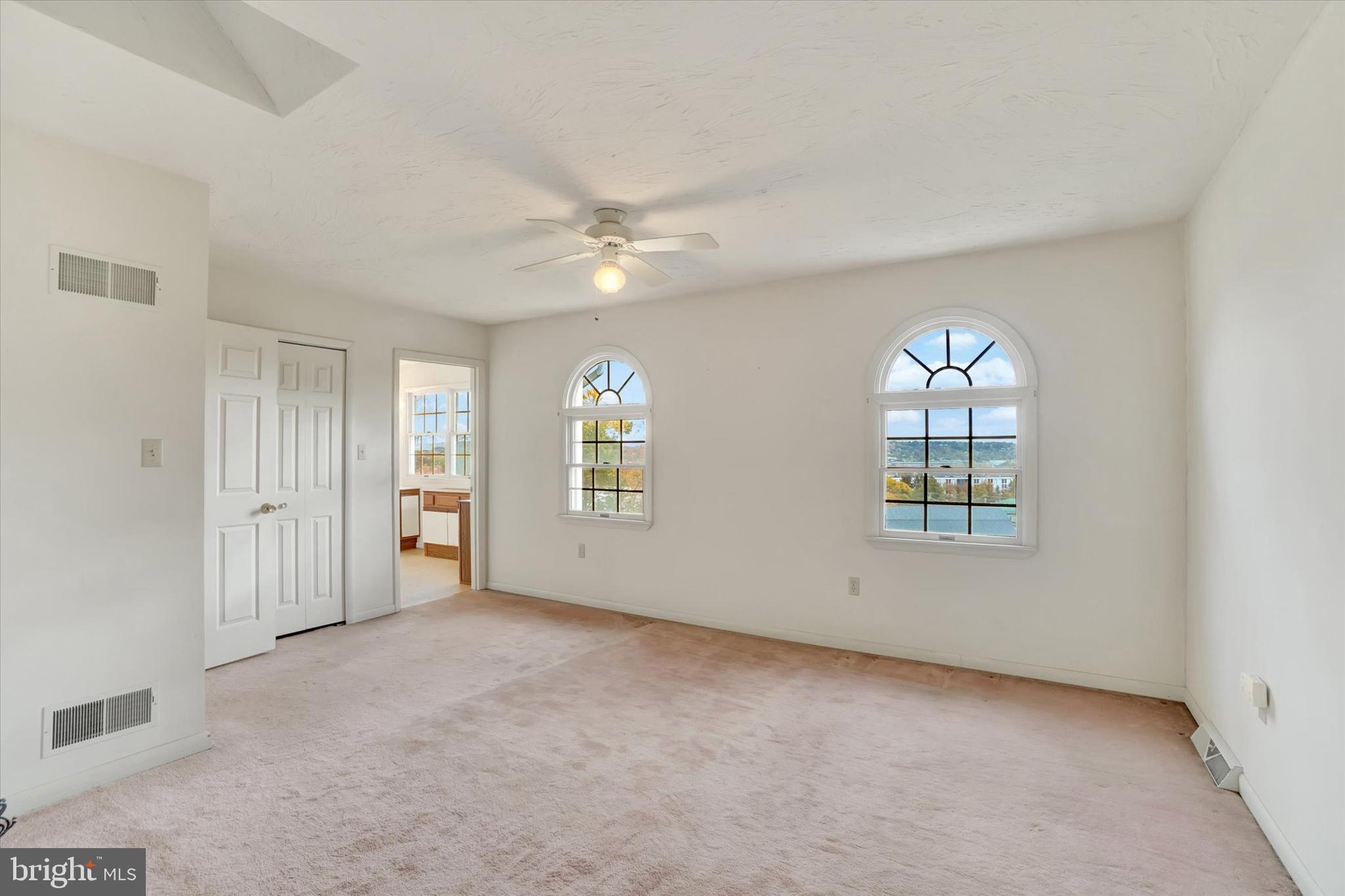 34 Jean Lo Way York, PA 17406 - Photo 14 of 27 an empty room with windows and closet