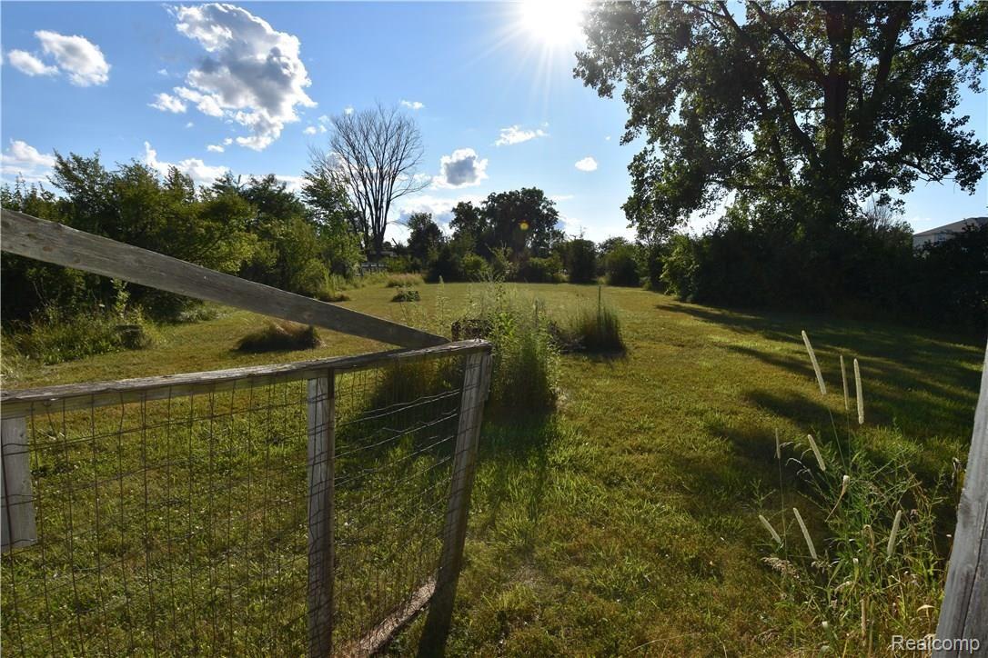 121 Elms Road Flushing, MI 48433 - Photo 22 of 26 DSC_0883.JPG