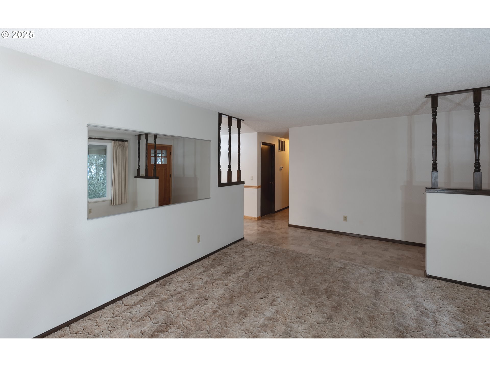 20180 Northeast Sunnycrest Road Newberg, OR 97132 - Photo 14 of 46 Entrance/Foyer