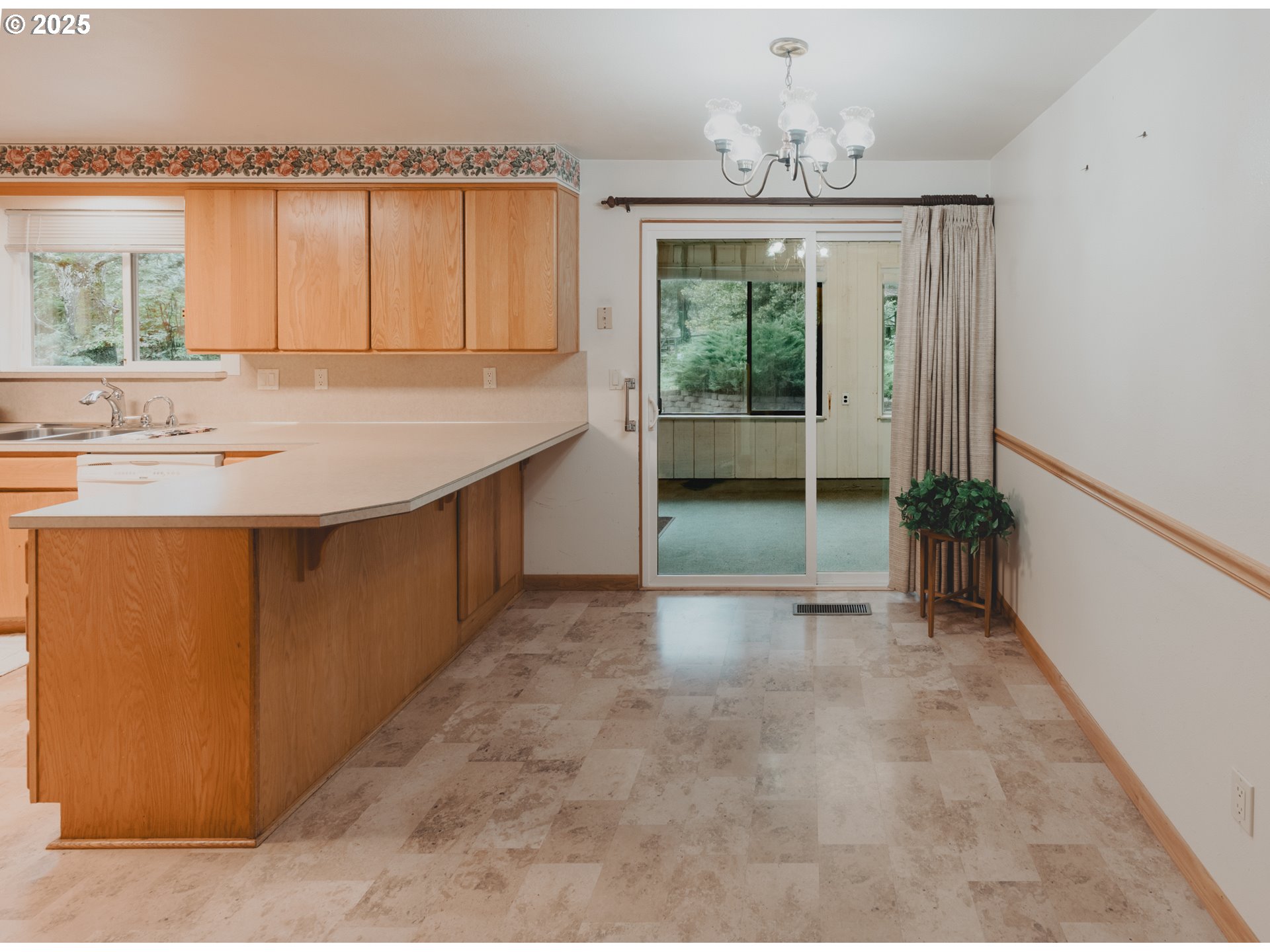 20180 Northeast Sunnycrest Road Newberg, OR 97132 - Photo 16 of 46 Living Room