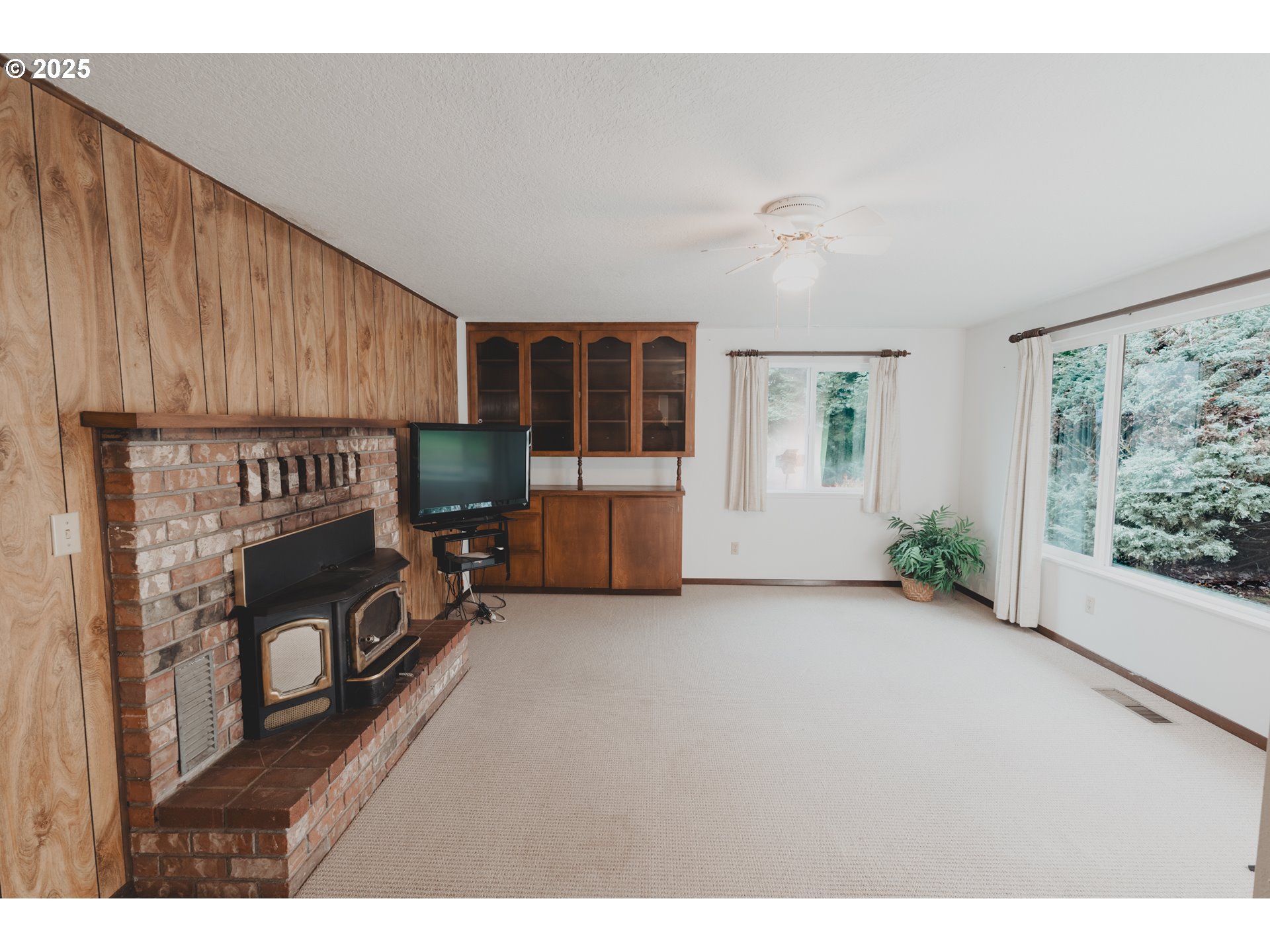 20180 Northeast Sunnycrest Road Newberg, OR 97132 - Photo 21 of 46 Kitchen/Dining Room