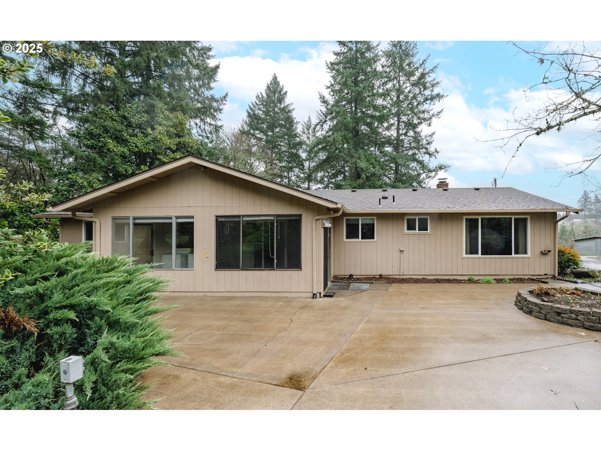 20180 Northeast Sunnycrest Road Newberg, OR 97132 - Photo 40 of 46 Deck