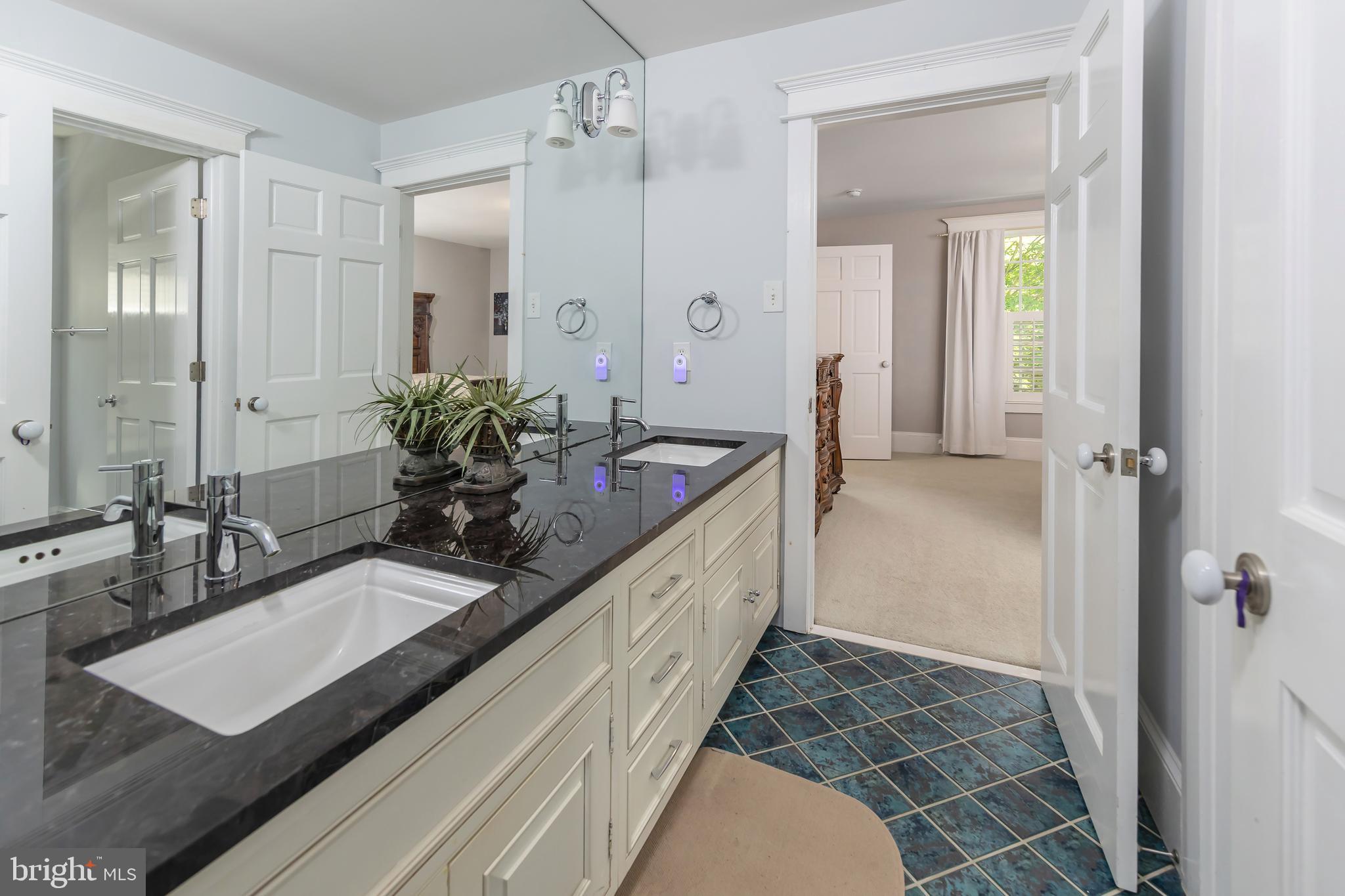 567 Chews Landing Road Haddonfield, NJ 08033 - Photo 31 of 61 Jack & JIll bath