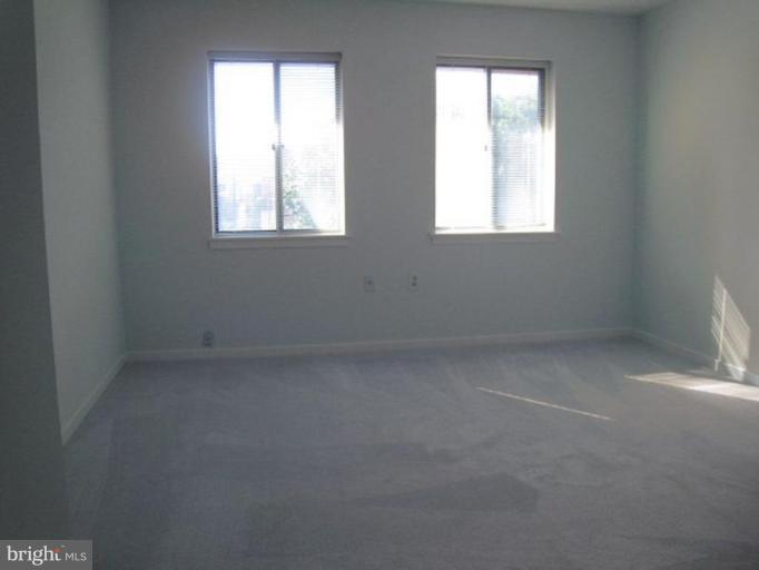 35 Andrew Place, Unit R112 Baltimore, MD 21201 - Photo 9 of 20 an empty room with a window