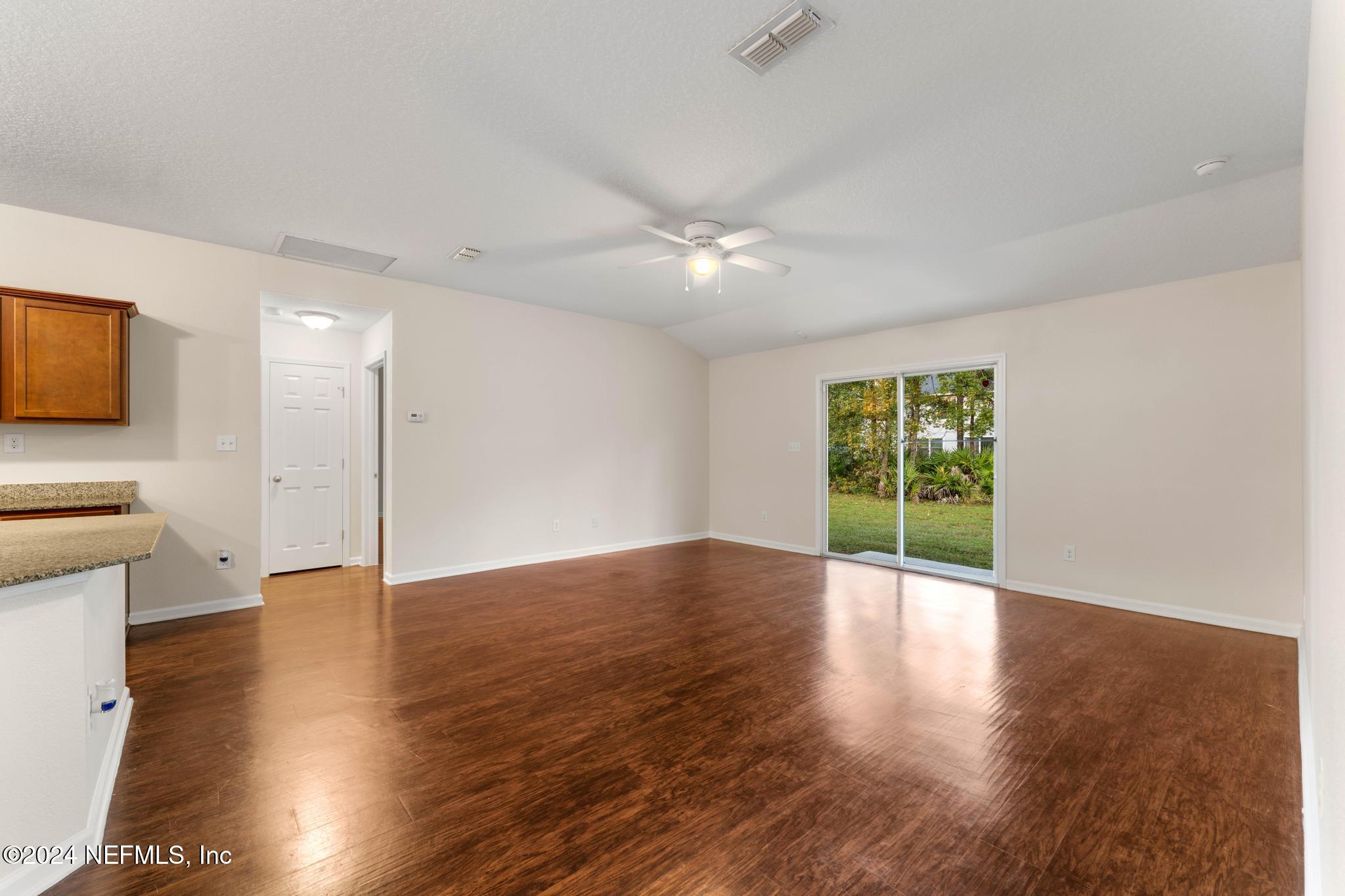 12279 Harts Road Jacksonville, FL 32218 - Photo 15 of 30 Living Area