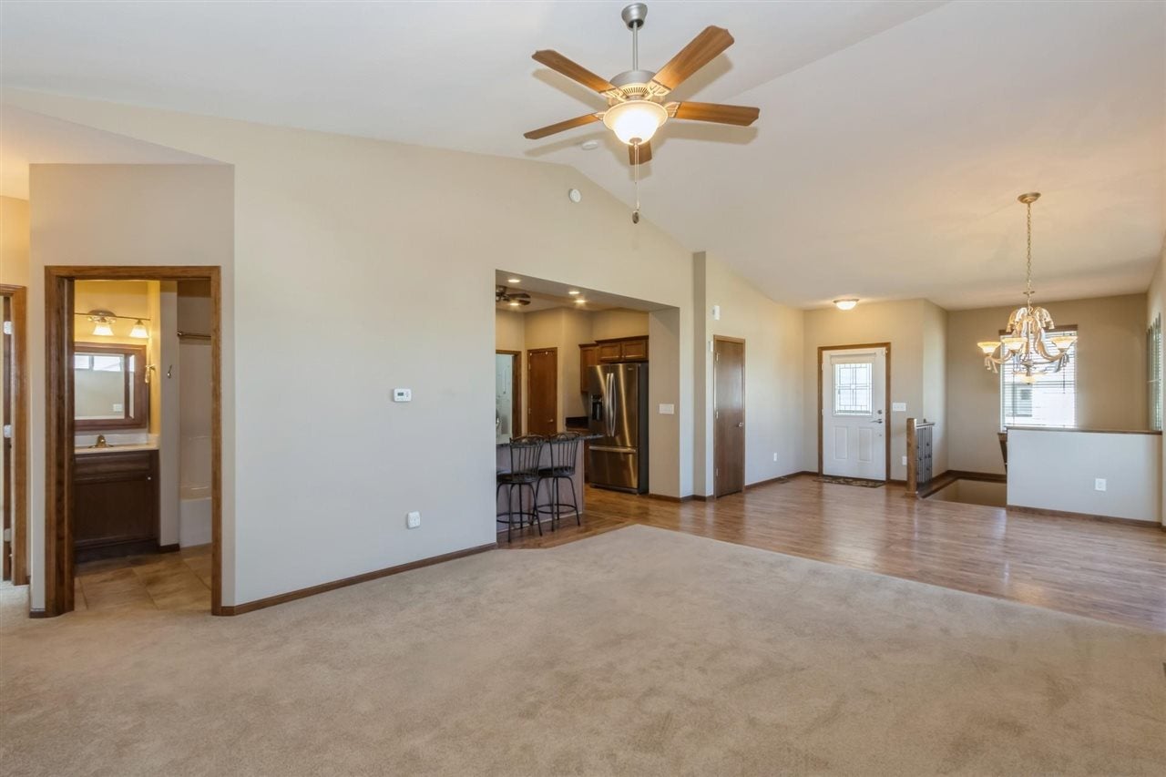 185 Ridge View Drive Fairfax, IA 52228 - Photo 5 of 25 Gallery Image 5