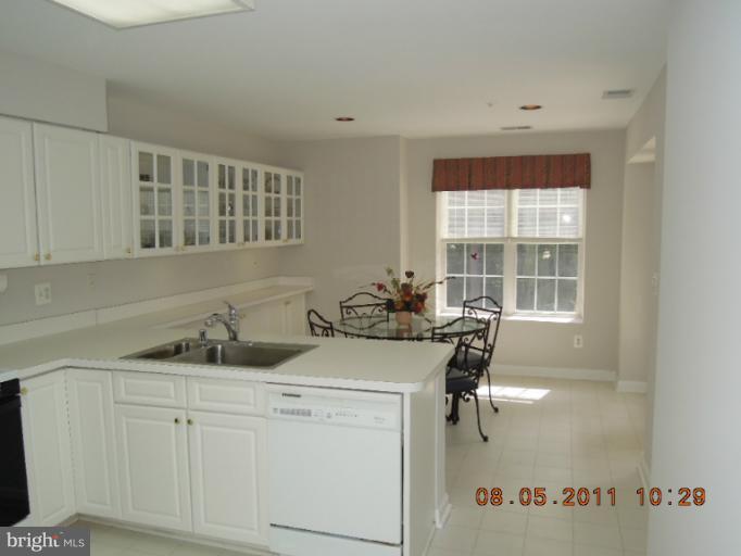12310 Rosslare Ridge Road, Unit 106 Lutherville-Timonium, MD 21093 - Photo 16 of 16 Kitchen