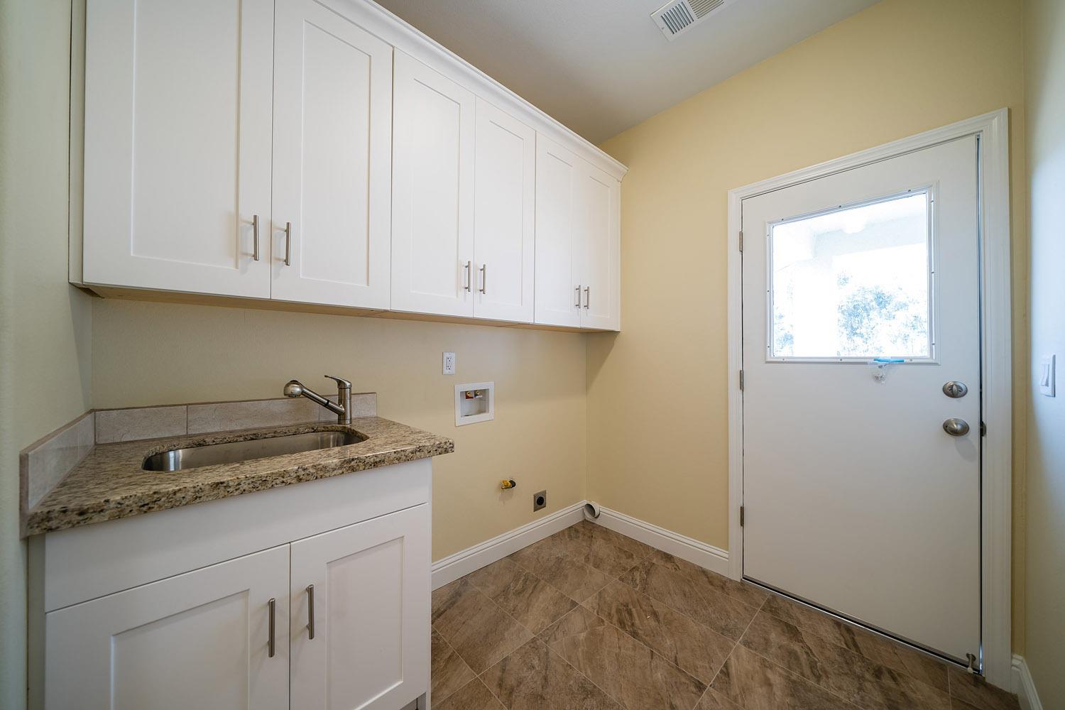 16137 Paula Road Madera, CA 93636 - Photo 10 of 24 Gallery Image 10