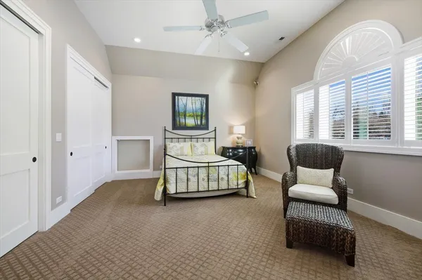 a en suite bathroom with a double vanity sink and a mirror