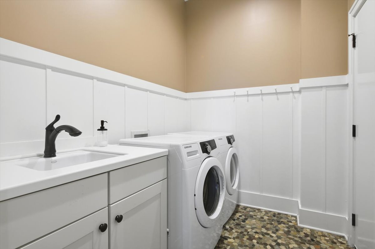 38778 North Ackerman Road Antioch, IL 60002 - Photo 60 of 82 a utility room with dryer and washer