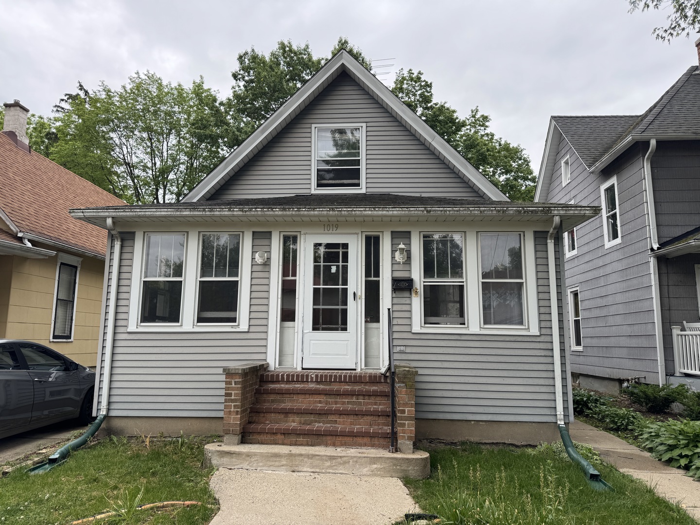 1019 Prospect Street Elgin, IL 60120 - Photo 1 of 18