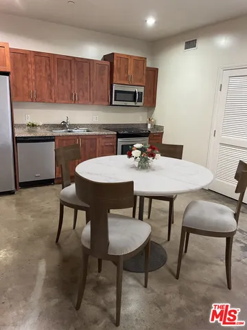 $2,175 | 315 West 5th Street, Unit 402, Los Angeles, CA 90013