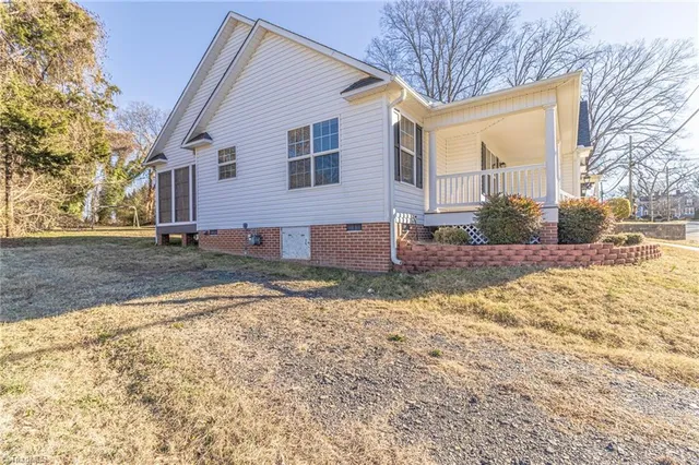 $269,900 | 522 Glovenia Street, Eden, NC 27288