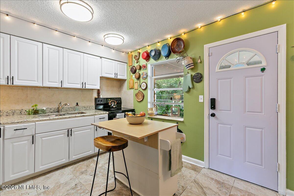 3633 Rendale Drive North Jacksonville, FL 32210 - Photo 6 of 19 06-Kitchen